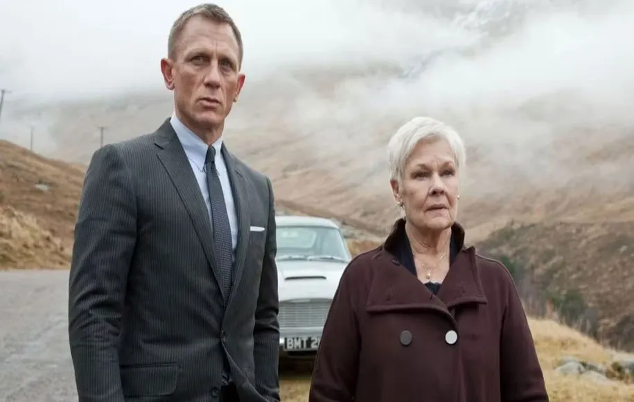 اسکای فال یکی از بهترین قسمتهای مجموعه فیلمهای جیمز باند است که در سال 2012 توسط سم مندس ساخته شده است