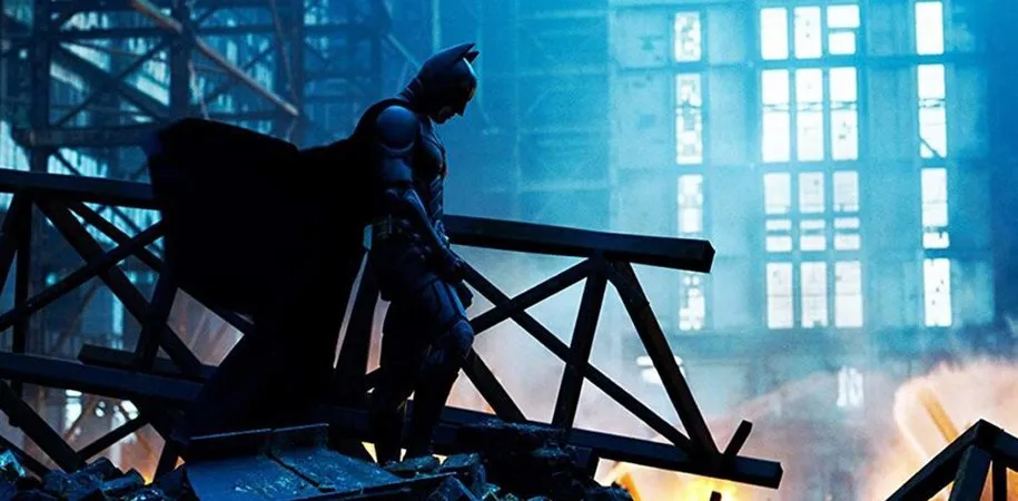 شوالیه تاریکی برمیخیزد، لحظه بحثبرانگیز در تاریخ سینما