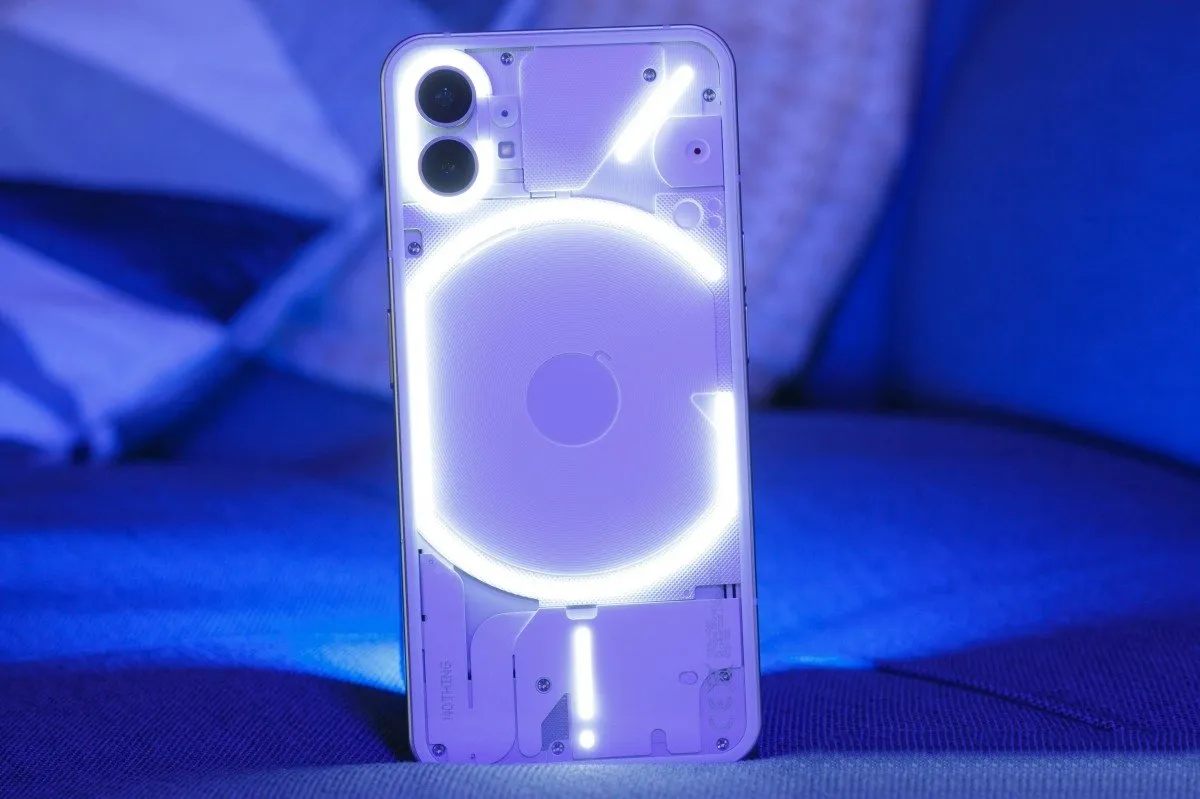 پنل پشتی درخشان nothing phone 1