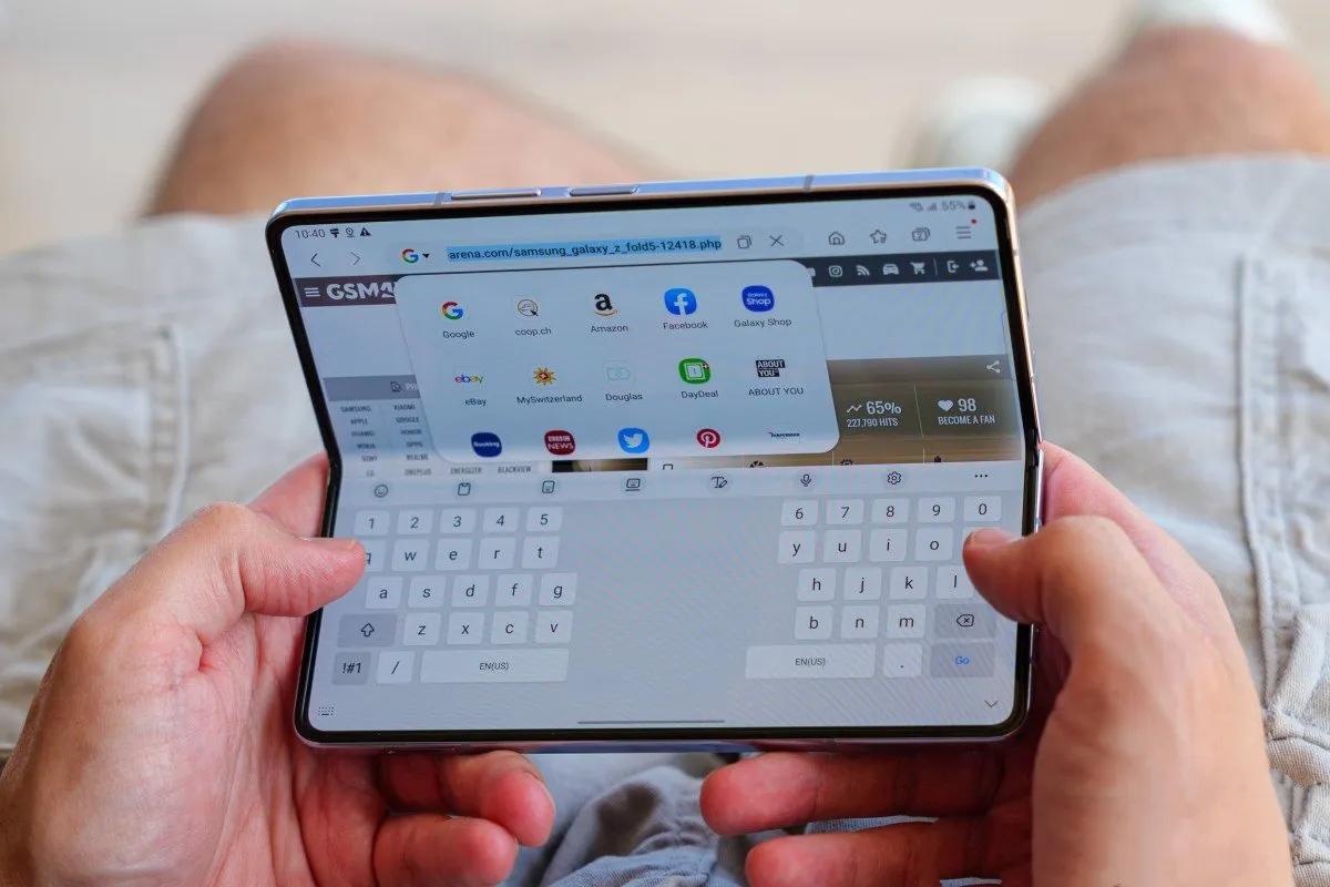 نمایشگر تاشو