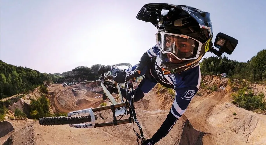 دوچرخه سواری با دوربین گوپرو