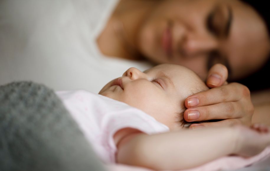 تقسیم مسئولیت‌ها در خواباندن نوزاد