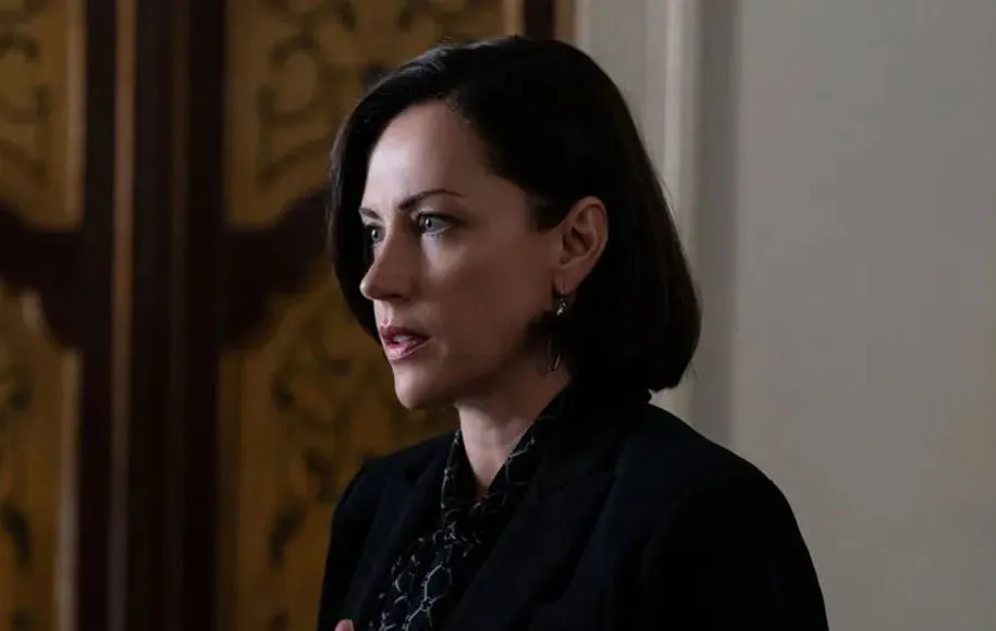 یکی دیگر از شخصیت‌های زیاده‌خواه سریال که با آگاهی از ماهیت لوگان و شرکتش کار برای او را ادامه داد