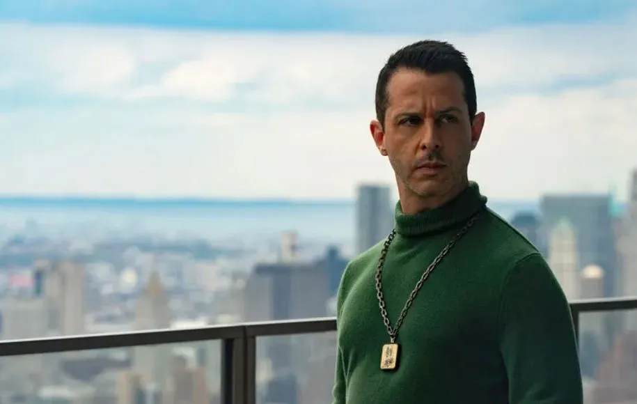 مردی که تشنه‌ی جانشینی پدرش بود و برای دستیابی به آن عنوان هرچیزی را فدا می‌کرد