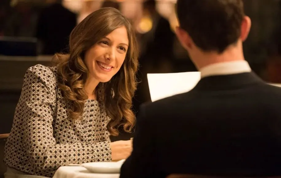 راوا روی عروس خانواده‌ی لوگان و همسر پسر دوم او کندال است که با فرزندانش جدا از آن‌‌ها زندگی می‌کند