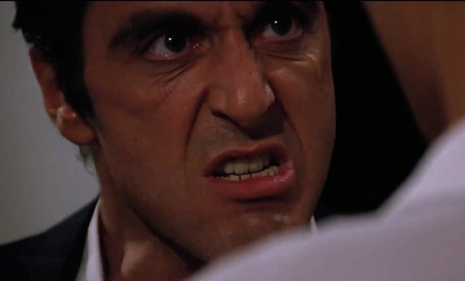 آل پاچینو در نقش تونی مونتانا در صورت‌زخمی