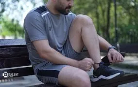 بررسی ست تی‌شرت و شلوارک ورزشی مردانه نوزده نودیک مدل ST1918 DGB