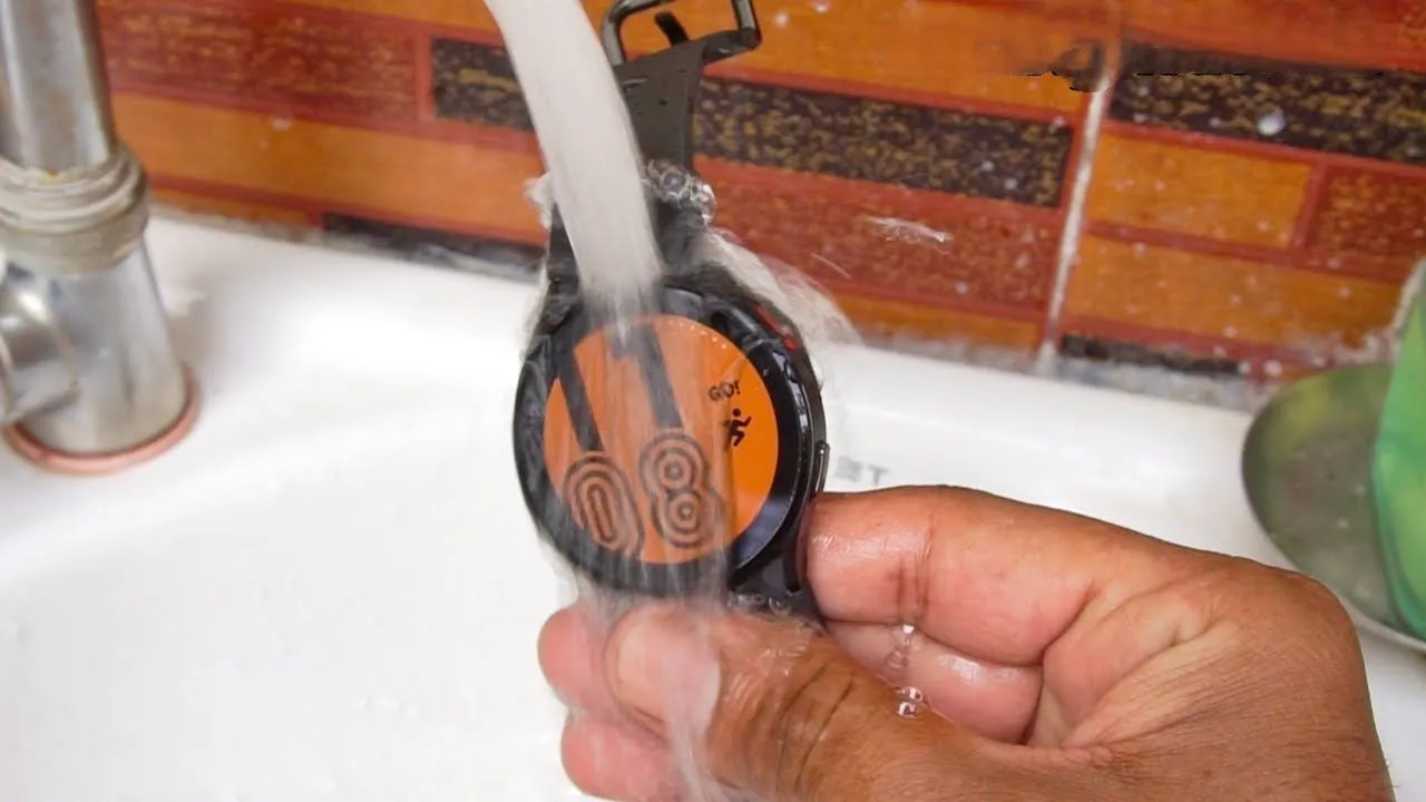 گلکسی واچ 4 در مقابل امیزفیت GTR مینی