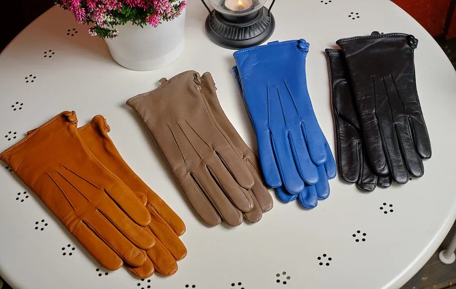 دستکش دکمه‌ای