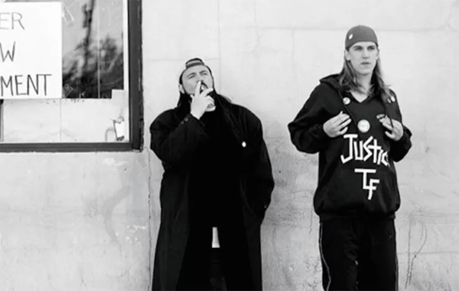 فروشندهها یک فیلم مستقل در ژانر کمدی به کارگردانی کوین اسمیت و یکی از بهترین گزینهها در لیست فیلمهایی برای وقت گذرانی است