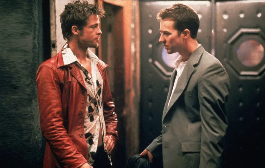 ادواردنورتون و برد پیت در نمایی از مشهورترین ساختهی دیوید فینچر، باشگاه مشتزنی