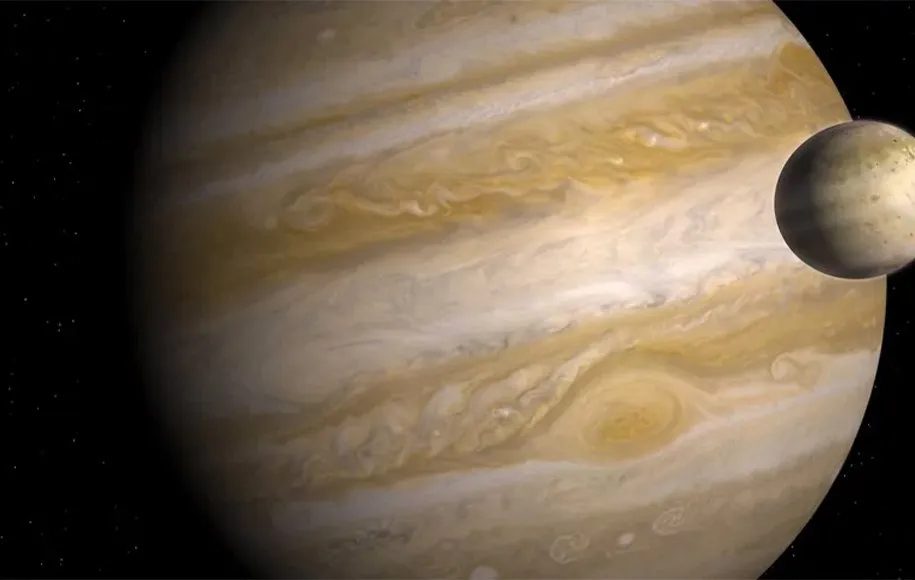 گذر آیو از جلوی مشتری