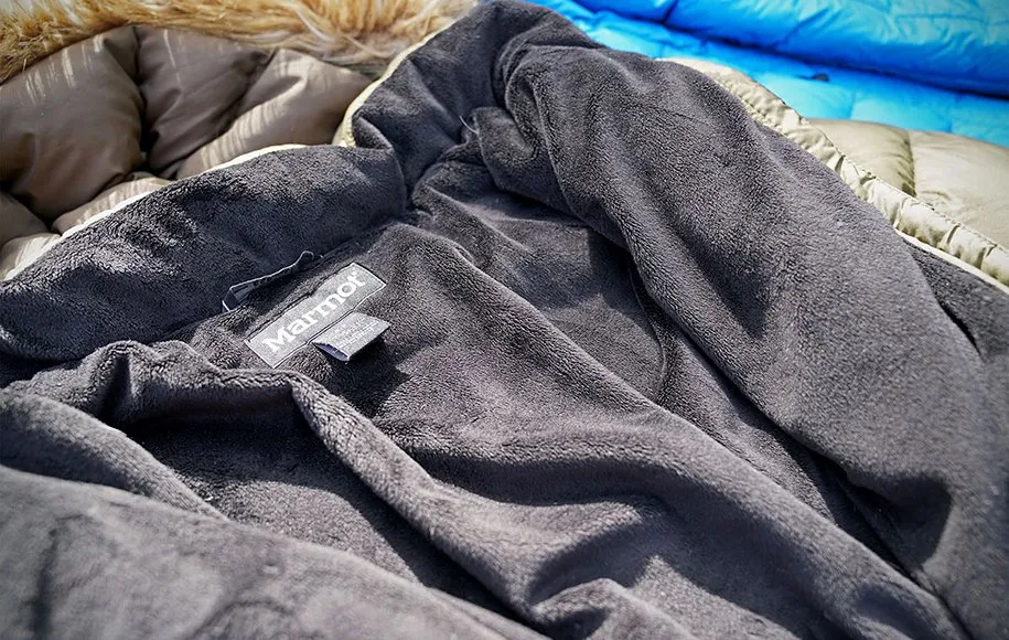 ۲. وزن کاپشن و جنس عایق آن