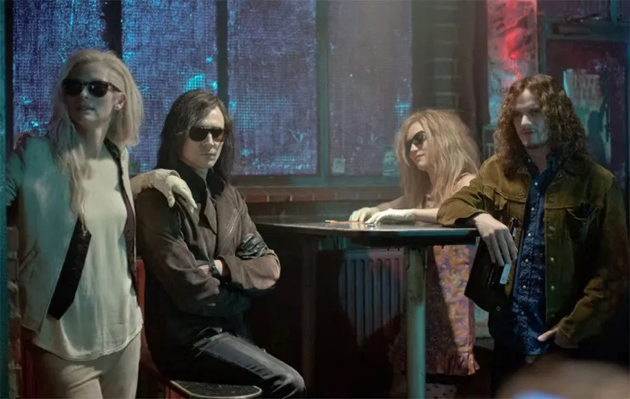 تنها عاشقان زنده ماندند یکی از بهترین گزینههای تماشا در میان فیلمهایی برای وقت گذرانی است