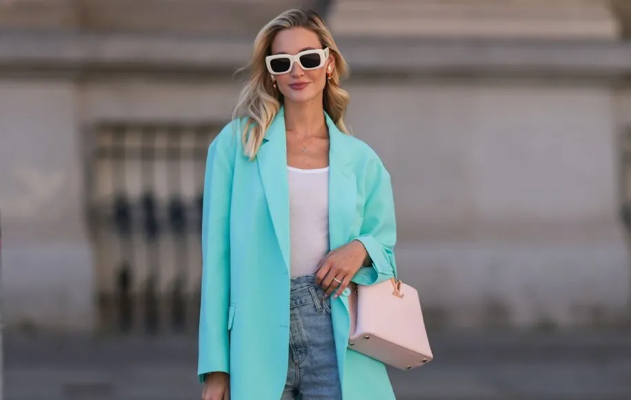 پوشیدن کت اورسایز روی استایل چاقی شکمی شما را مخفی می کند و لاغر تر از همیشه به نظر می رسید.