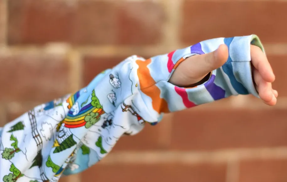 سرآستین دارای جای انگشت شست