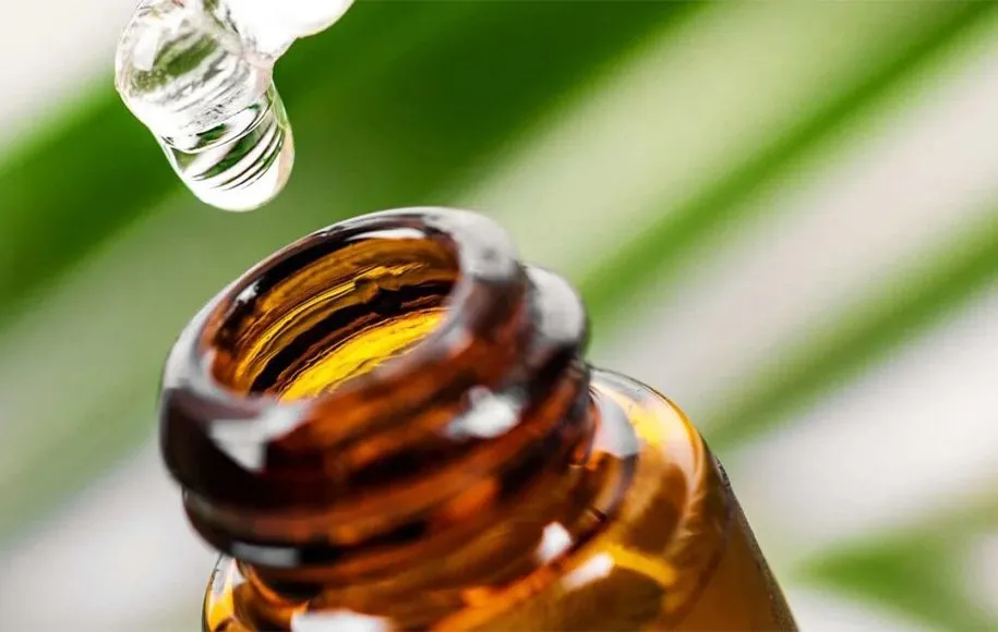 خاصیت روغن درخت چای برای جوش صورت