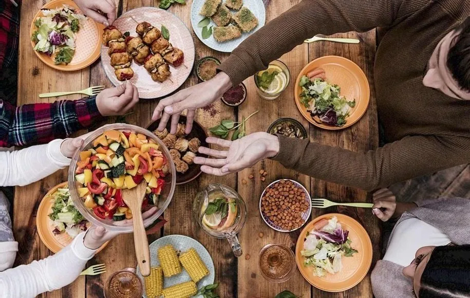 پرخوری اجتماعی