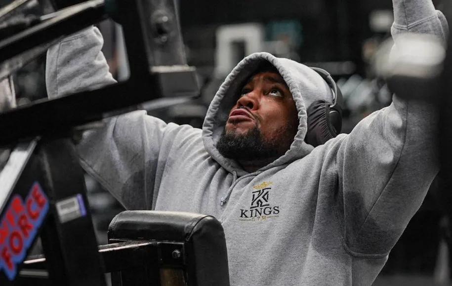 آیا پوشیدن هودی هنگام ورزش به کاهش وزن کمک می‌کند؟