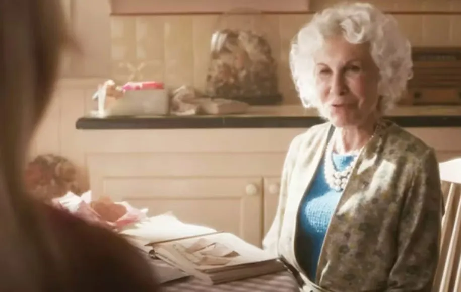 آفرینشِ آدم یک فرسکو و نقاشیِ معروفی از میکل‌آنژ است که بر روی سقف کلیسای سیستین، اقامتگاهِ رسمیِ پاپ در واتیکان دیده می‌شود. 