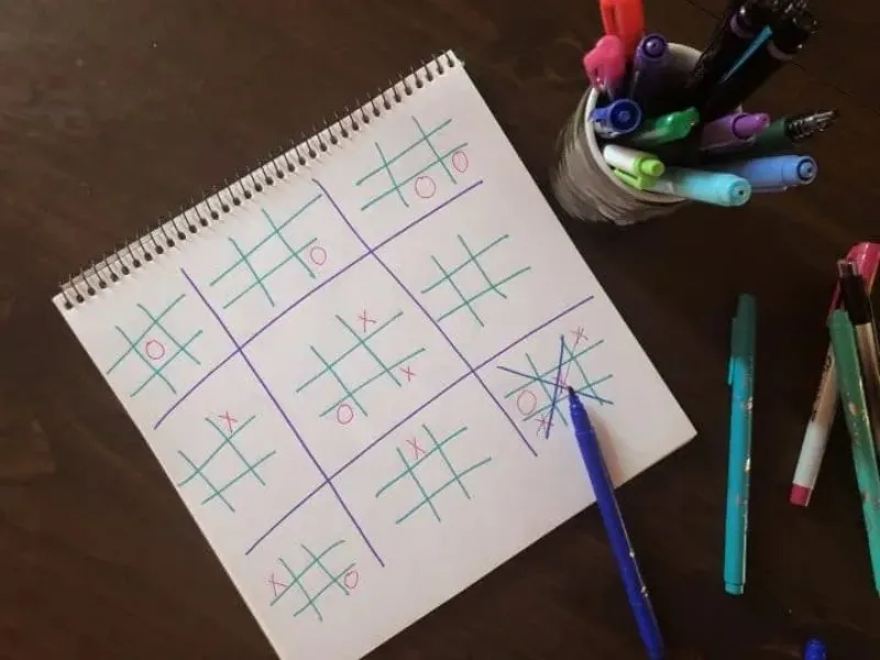 بازی با کاغذ قدیمی