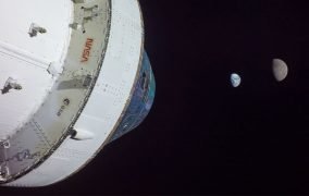 فضاپیمای ارویون ناسا در مأموریت آرتمیس 1 رو به زمین و ماه