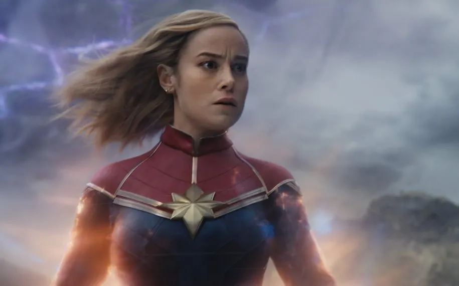 بری لارسون در نقش کارول دنورز