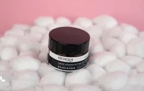 بررسی کرم دور چشم بایو آکوا مدل سم مار 