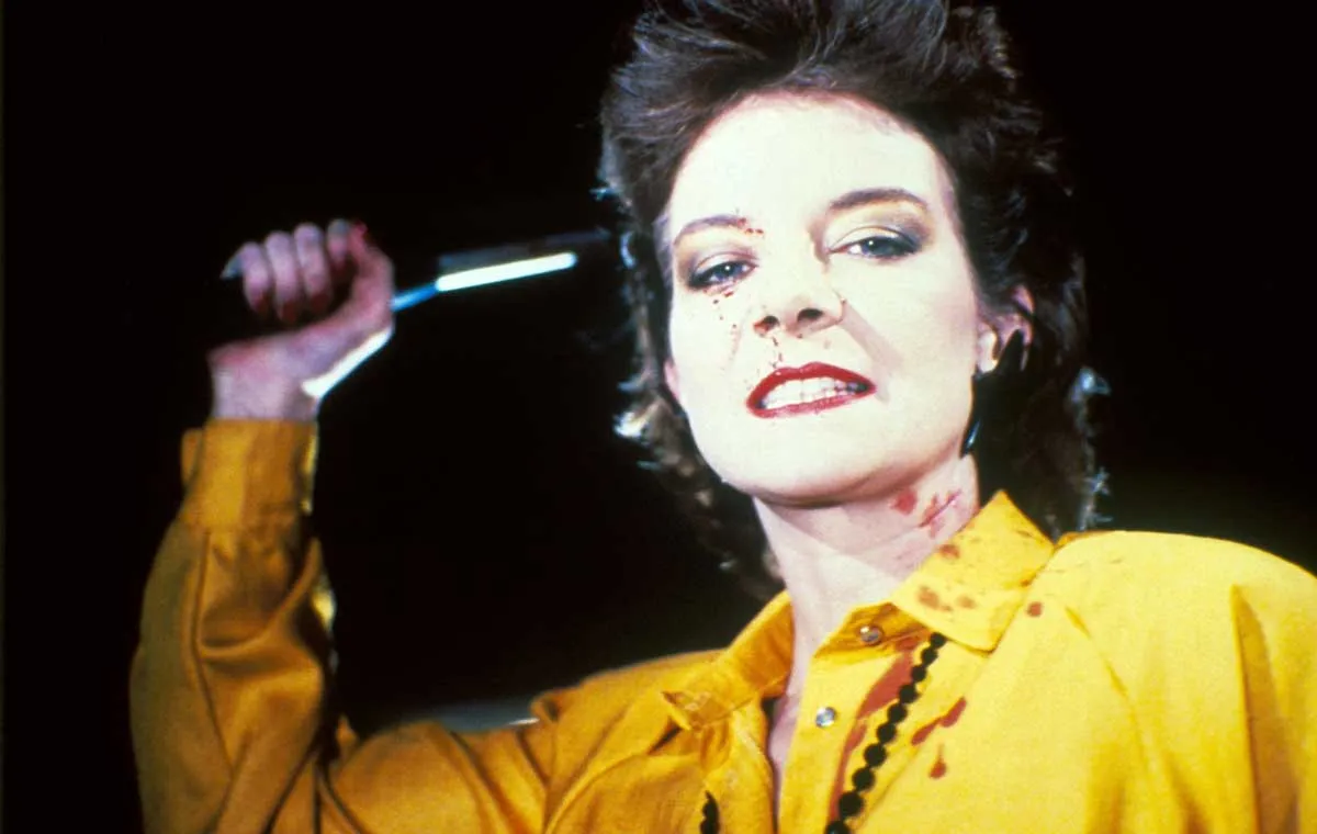 جولیا در فیلم «برپاخیزان جهنم»