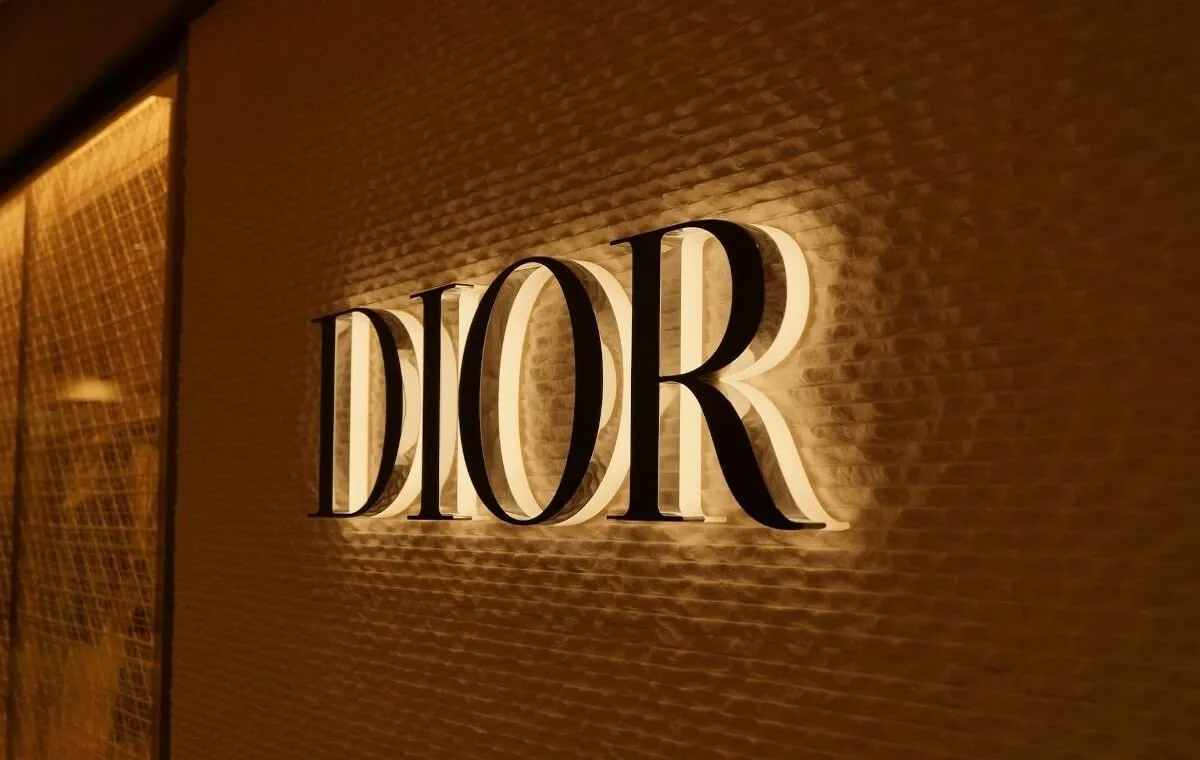 لوگوی برند دیور- بهترین عطر دیور