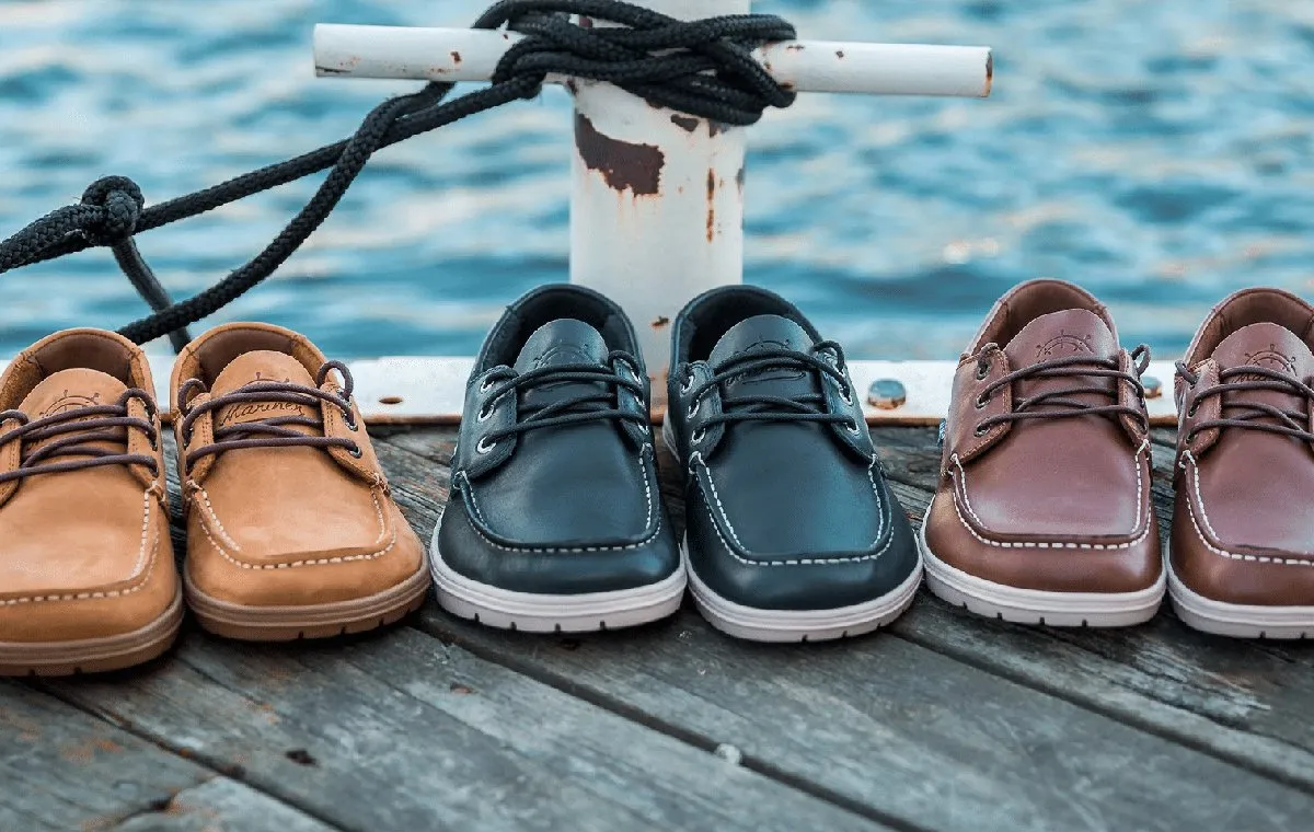 چند کفش با طراحی قایقی