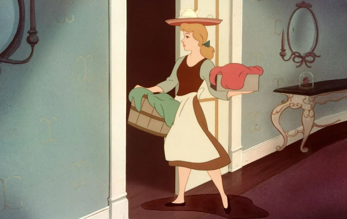 این فیلم بر اساس داستان سیندرلا اثر شارل پرو ساخته شده و از نگاه انجمن فیلم آمریکا یکی از ۱۰ فیلم انیمیشن برتر جهان است