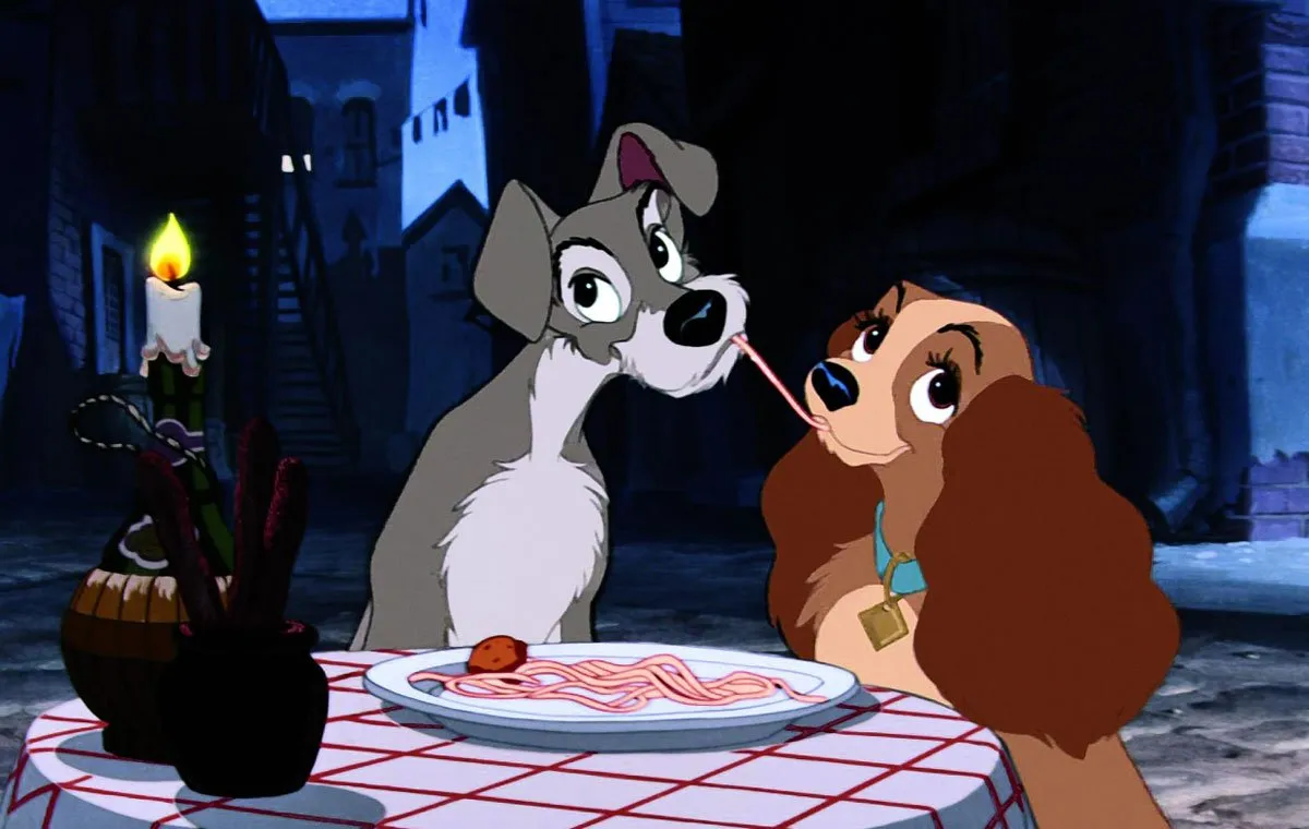 داستان بانو و ولگرد از اولین ایده‌های مطرح شده در استودیوی دیزنی برای ساخت بود که اجرای آن بیست سال طول کشید