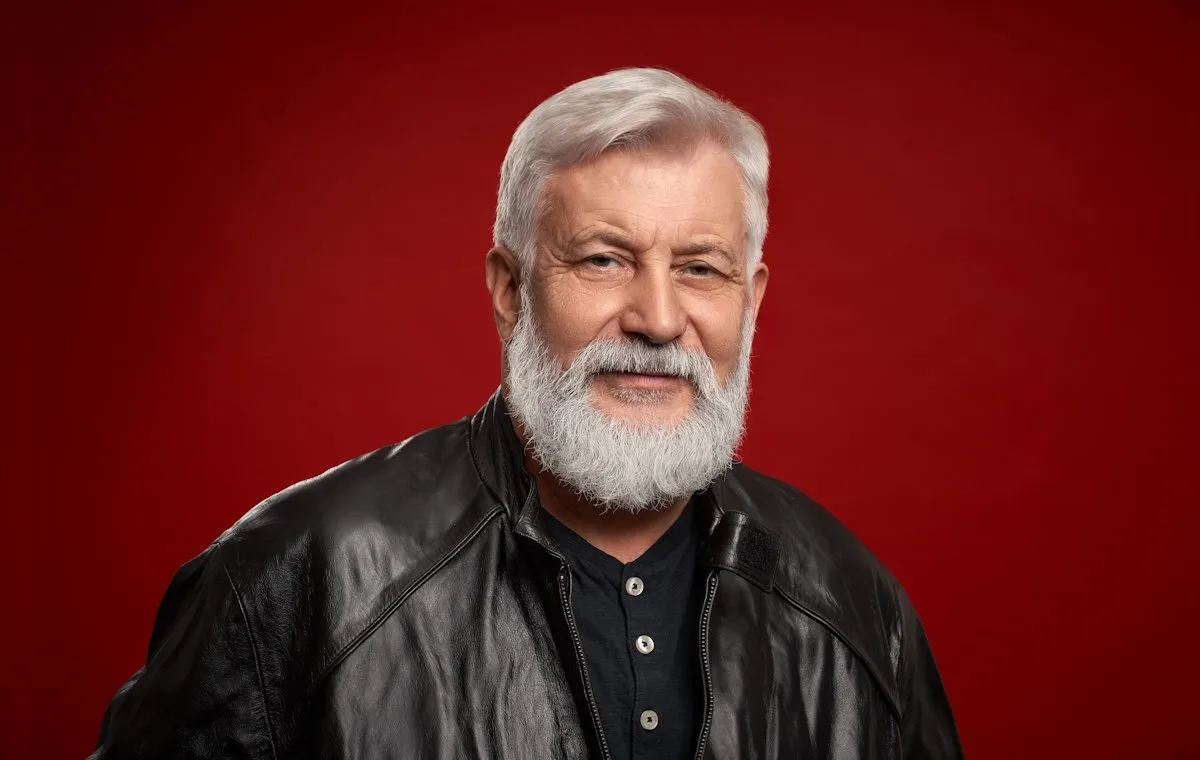 استایل با کت چرم برای مردان 60 ساله