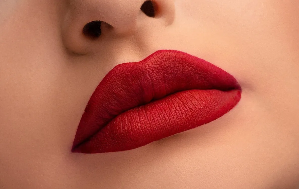 رژلب قرمز کلاسیک