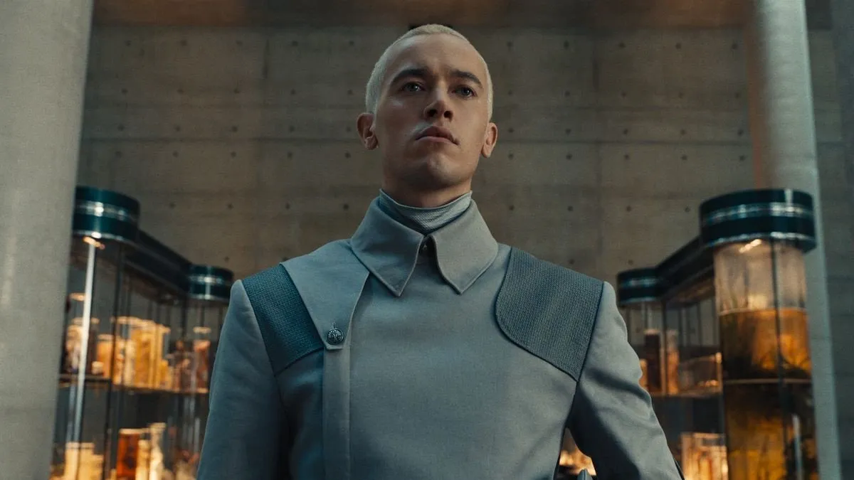 اسنو در فیلم تصنیف پرندگان آوازخوان و مارها