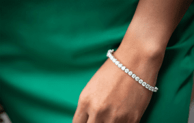 دستبند تنیس با لباس سبز