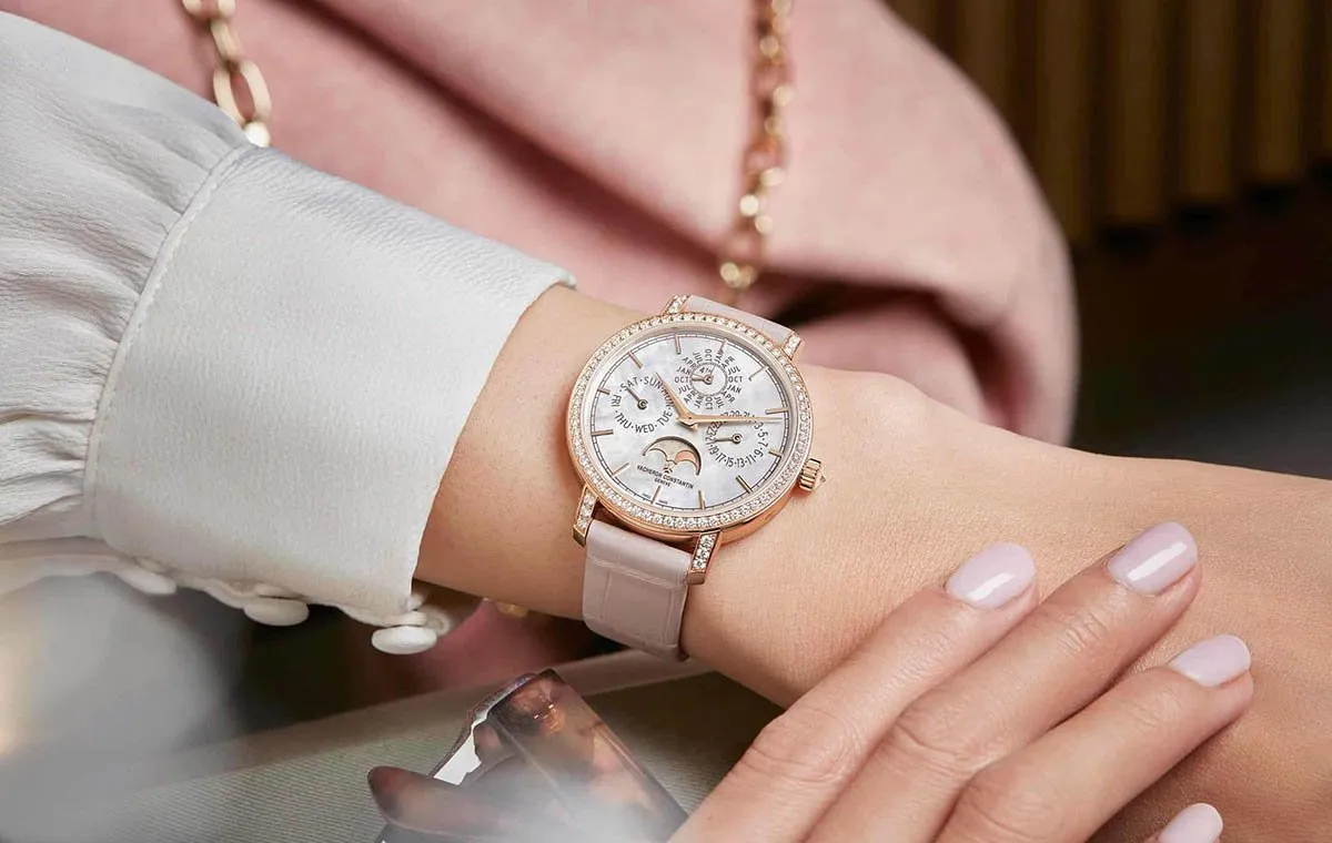 ساعت لباس عروس