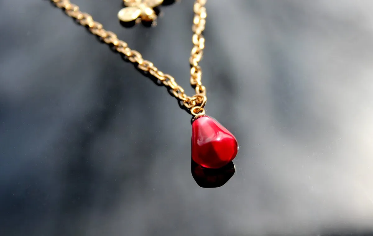 گردنبند طلا با آویز دانه‌ی انار