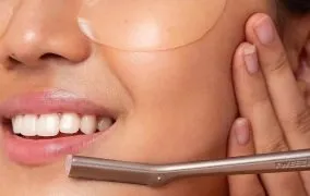 اصلاح صورت با تیغ برای زنان