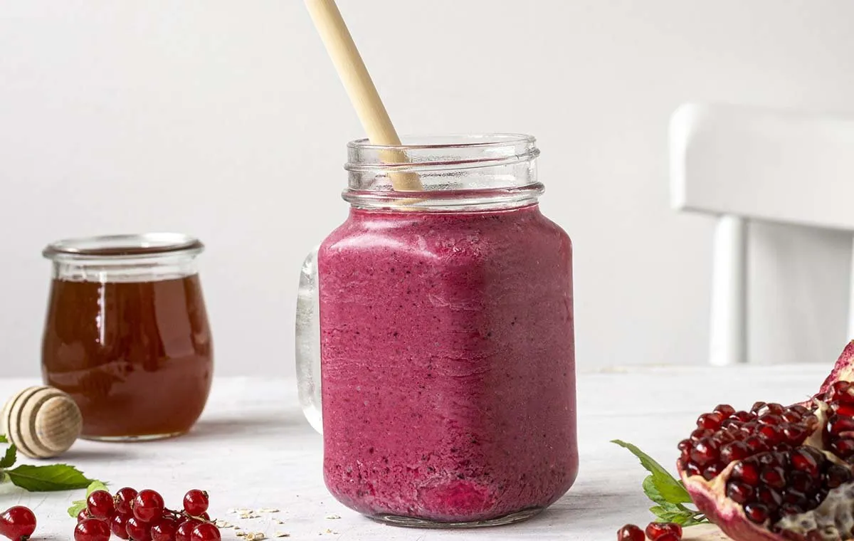 اسموتی موز و انار برای شب یلدا