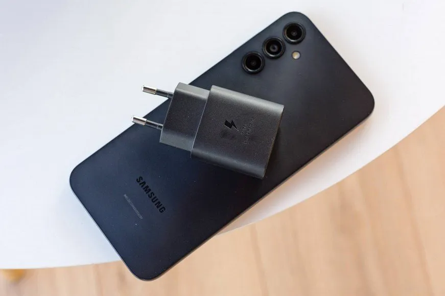 مقایسه گلکسی A05 با گلکسی A14؛ باتری و شارژر