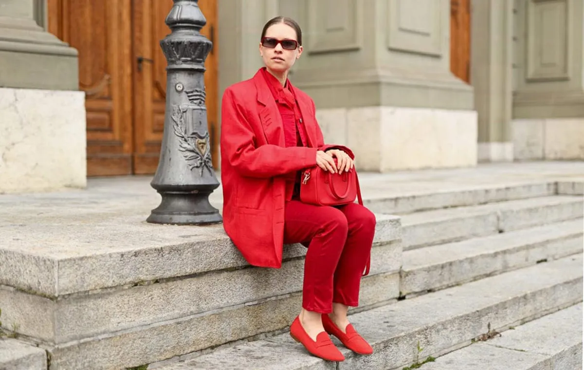 ست بودن رنگ کفش و شلوار، تکنیکی برای بلندتر به نظر رسیدن