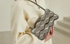 یکی از انواع کیف کلاچ