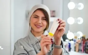 بررسی کرم آبرسان ژنوبایوتیک مدل Oily Detoxifing