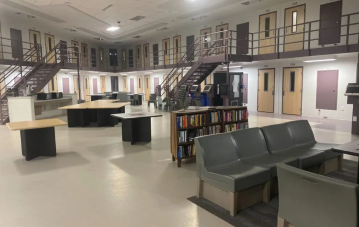 ممنوعیت کتاب در زندان