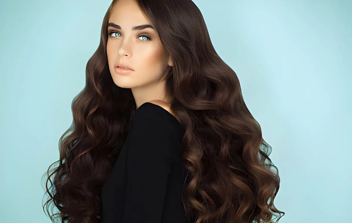 موی خرمایی تیره رنگ موی عید 1403