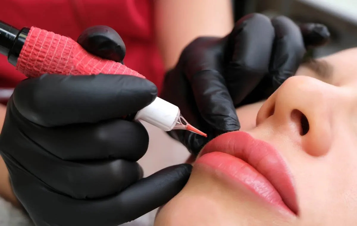 رژلب دائم چطور انجام می‌شود؟