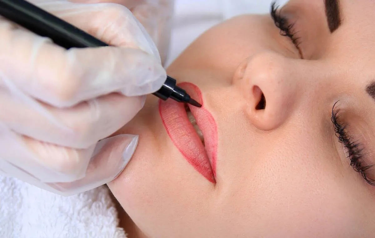 رژلب دائم چیست