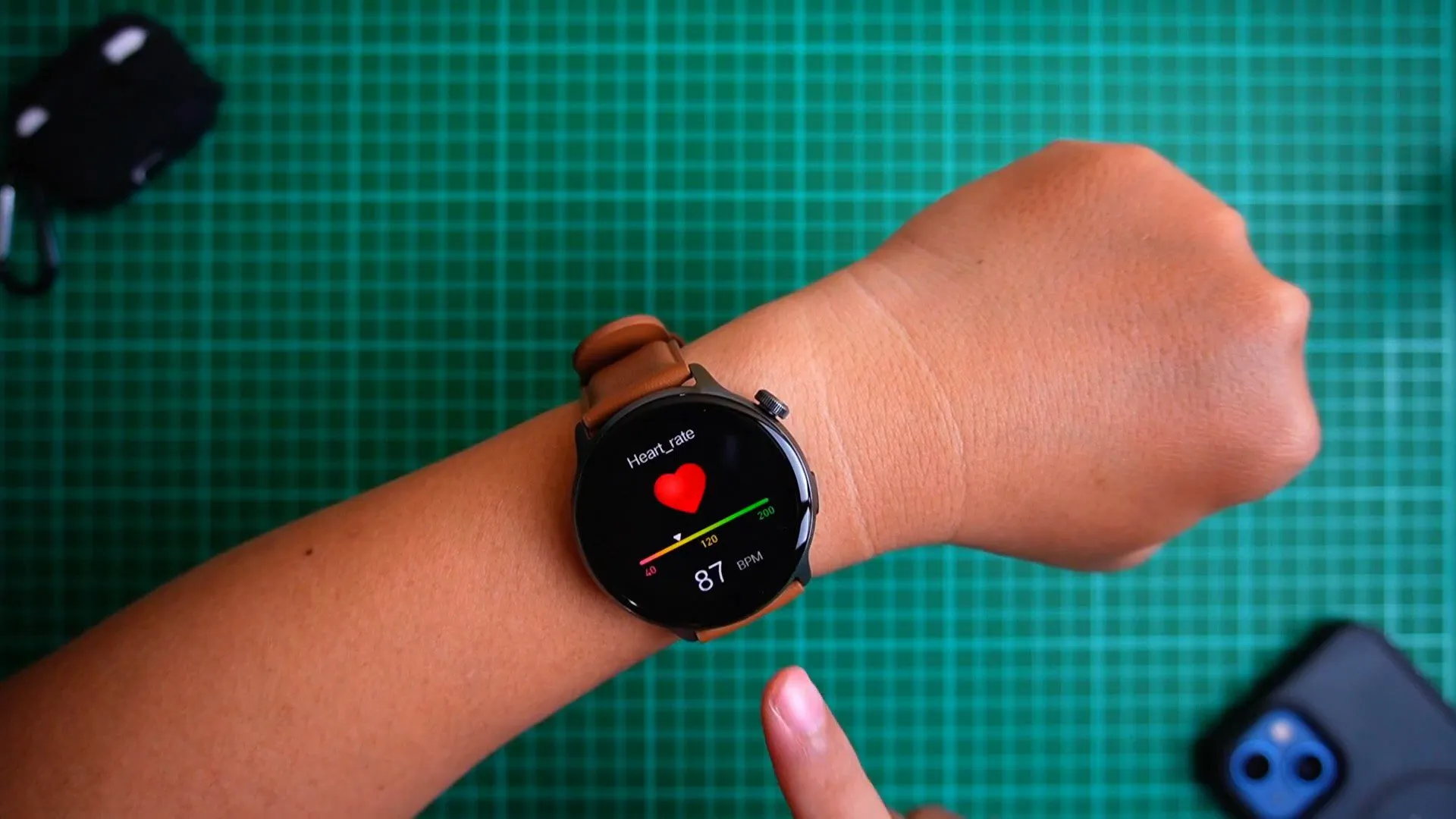 پوکو واچ در مقابل میبرو لایت 2